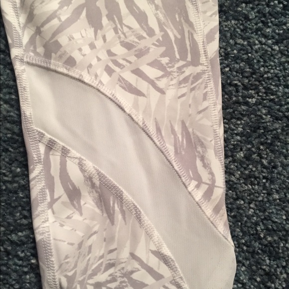 NWOT Lululemon white/grey full 25” tights - sz 6 - Picture 3 of 5